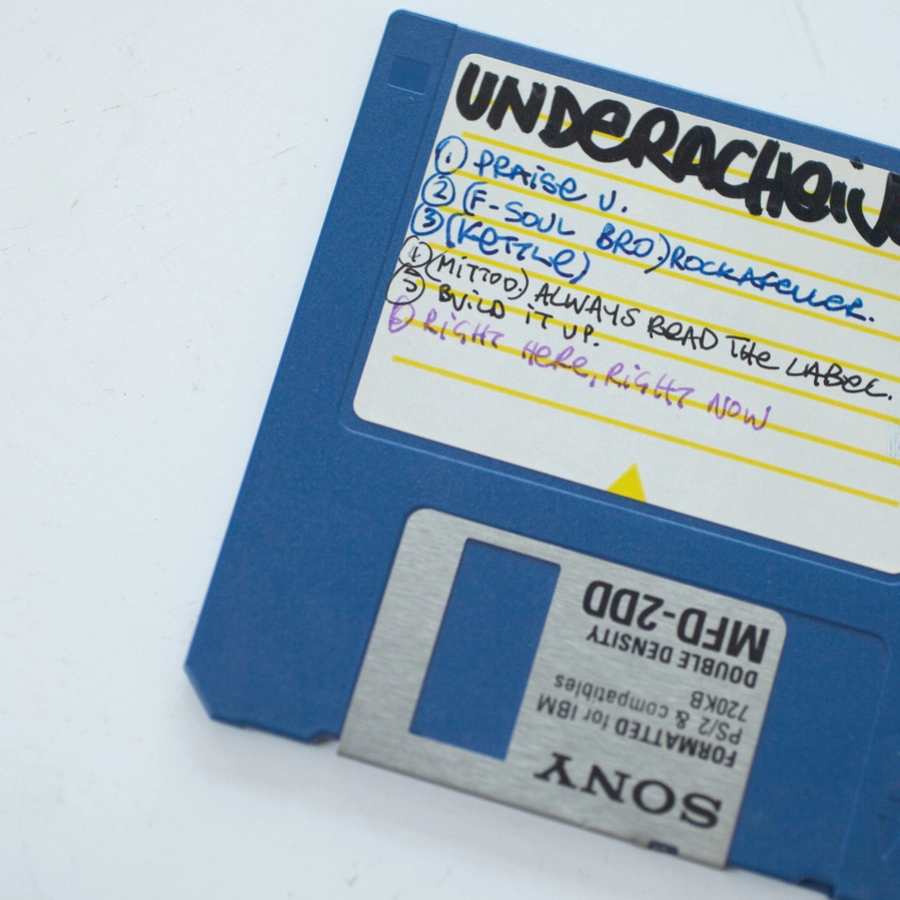 It Seems Your Tesla Will Recognize A 3.5-Inch Floppy Disk Drive